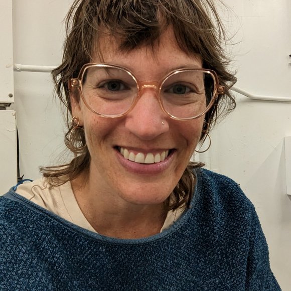 Meet your Posher, Sharon - Picture 2 of 3